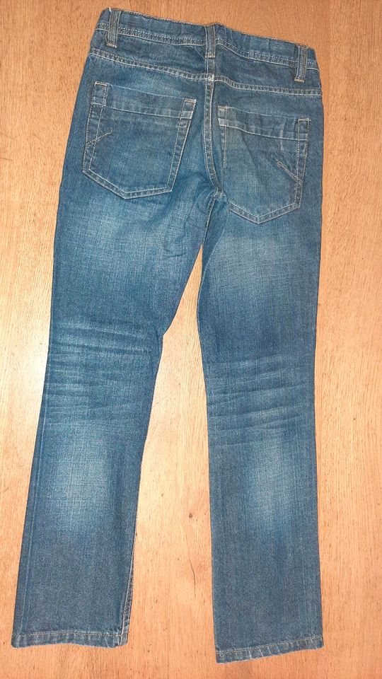 Manguun Jeans 146 in sehr gutem Zustand in Andenhausen