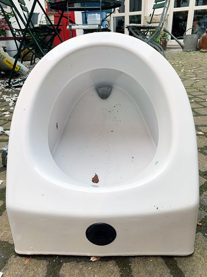 Urinal, Steh-Pinkelbecken in Gronau (Leine)
