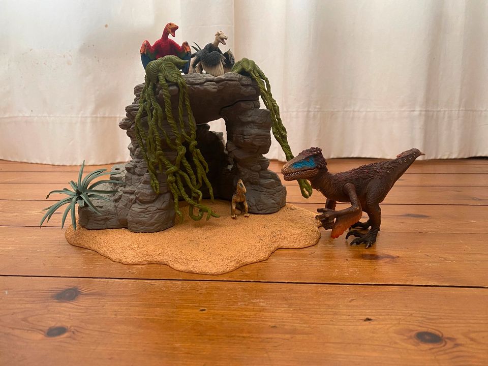 Dino Höhle von Schleich in Berlin