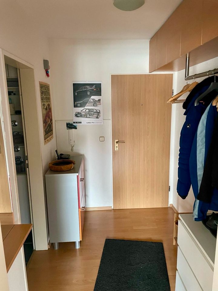 47m2 DG Wohnung, Balkon, Küche, Garage, Küche & teilmöbliert in Lüdenscheid