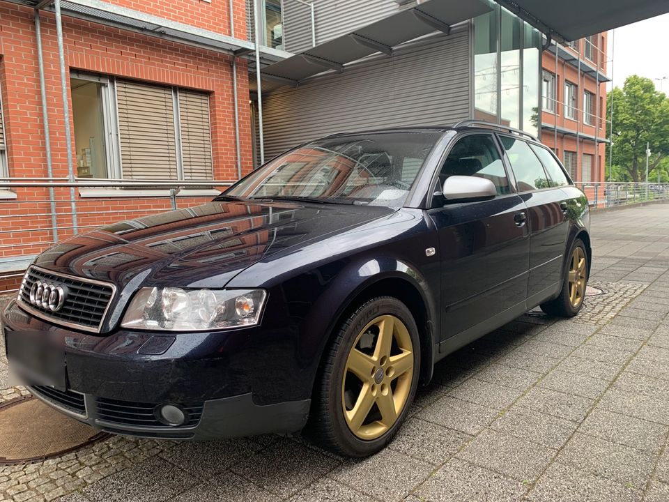 Audi A4 Avant 2.4 - Automatik in Wiesbaden