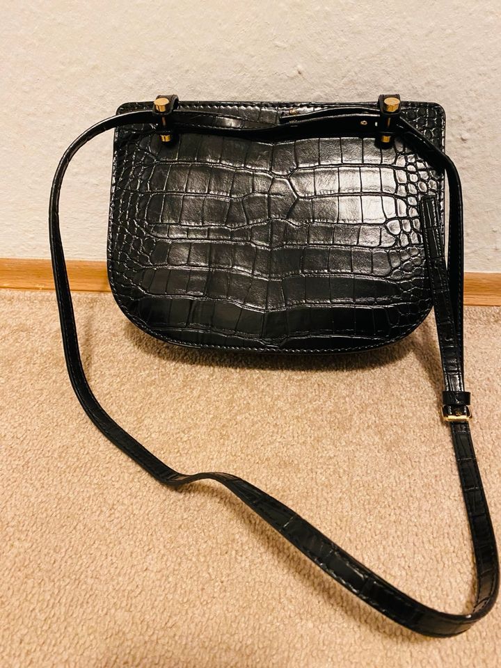 Zara kleine Damen Handtasche, schwarz, aus Kunstleder in Hamburg