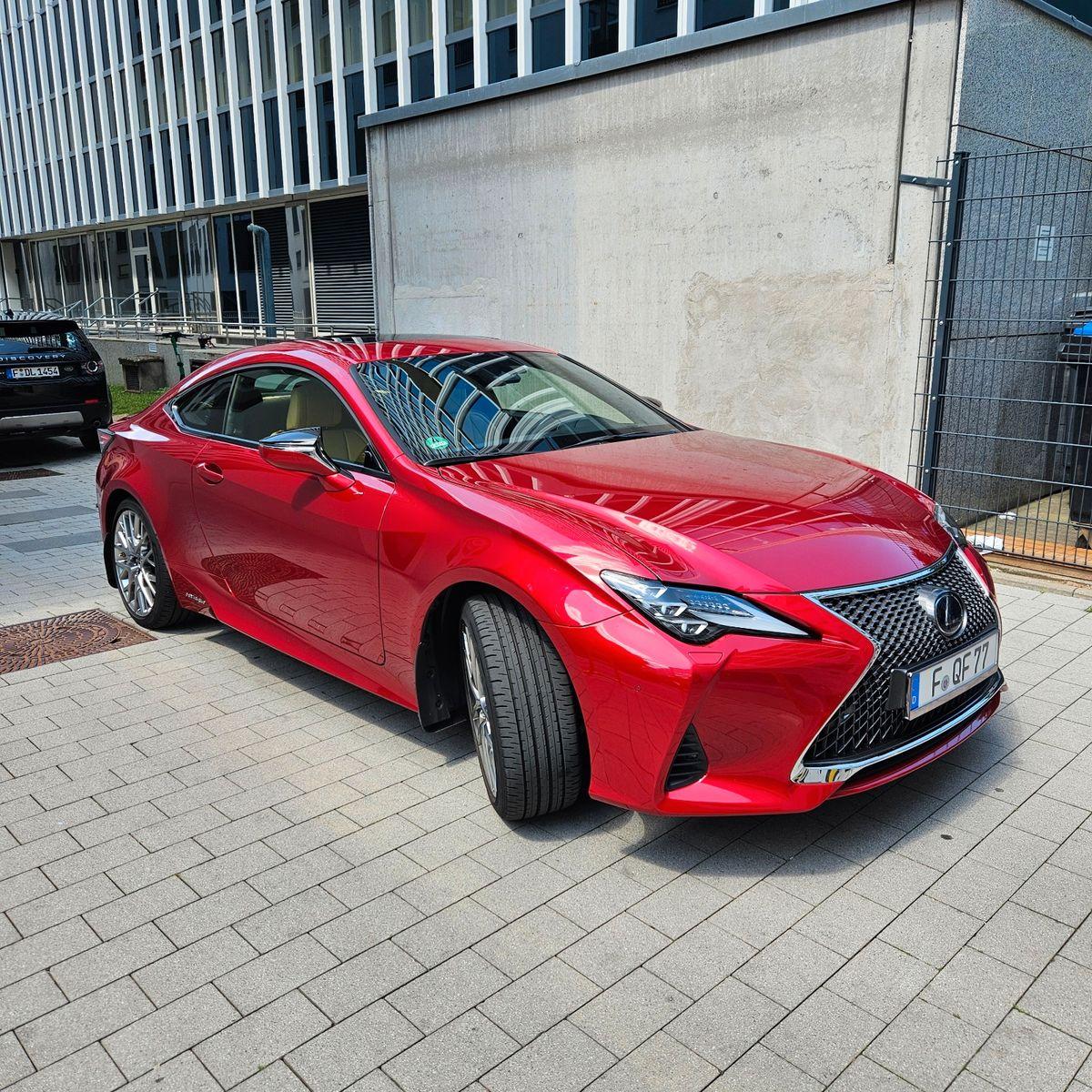 Abbildung des Autos Lexus RC 300h Luxury Lin…
