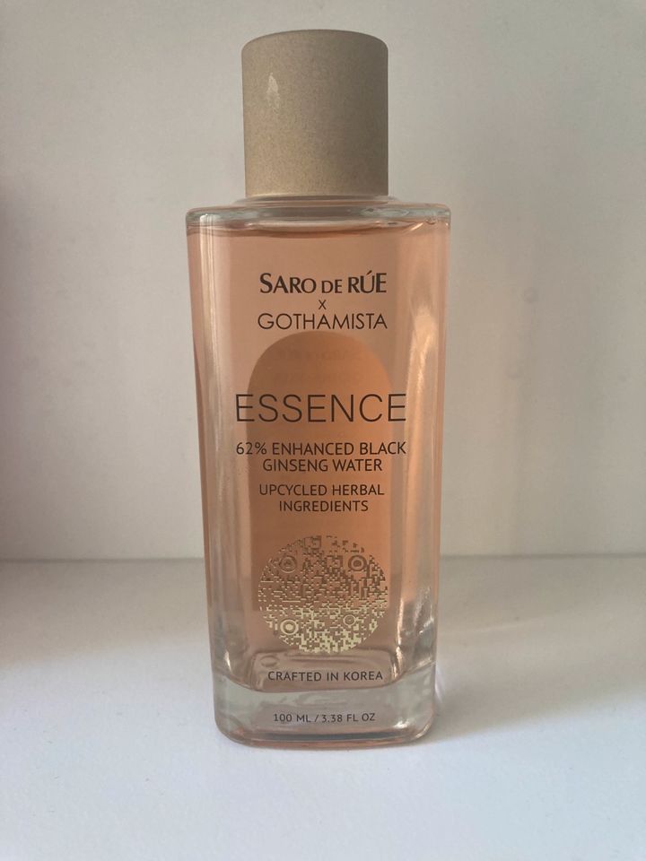 Saro de Rue x Gothamista Ginseng Essence Boxwalla in Berlin