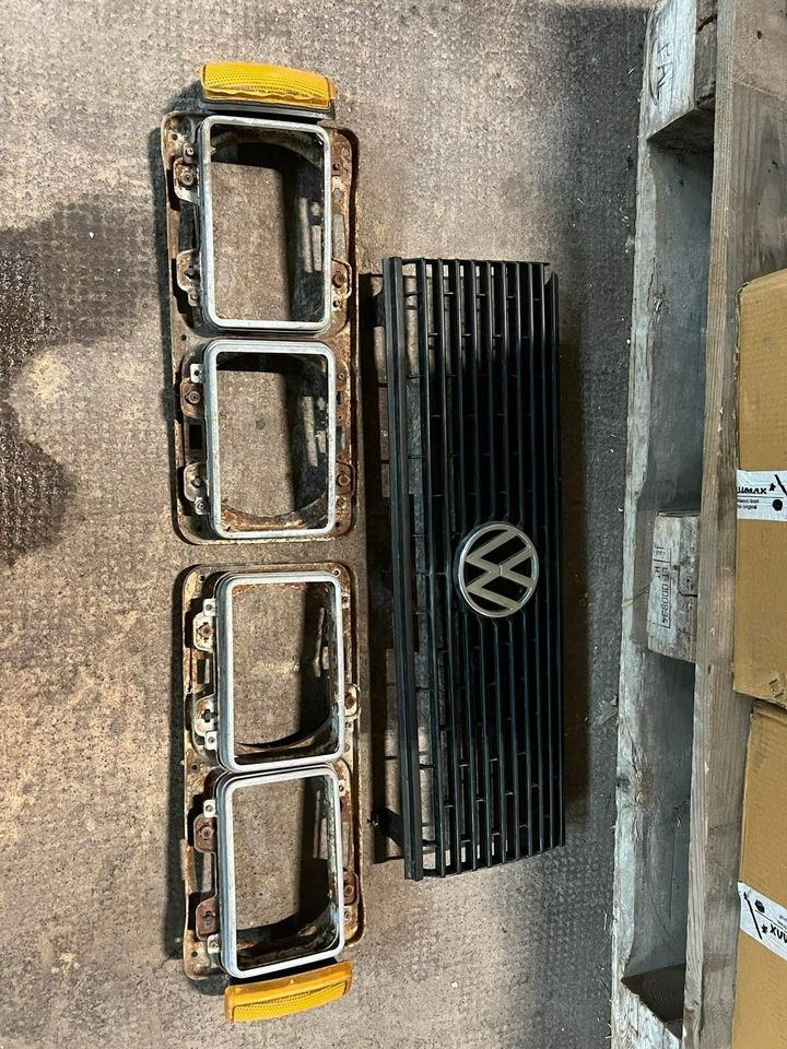 VW Jetta MK1 US Front Umbau Teile Grill + Rahmen in Schwerte