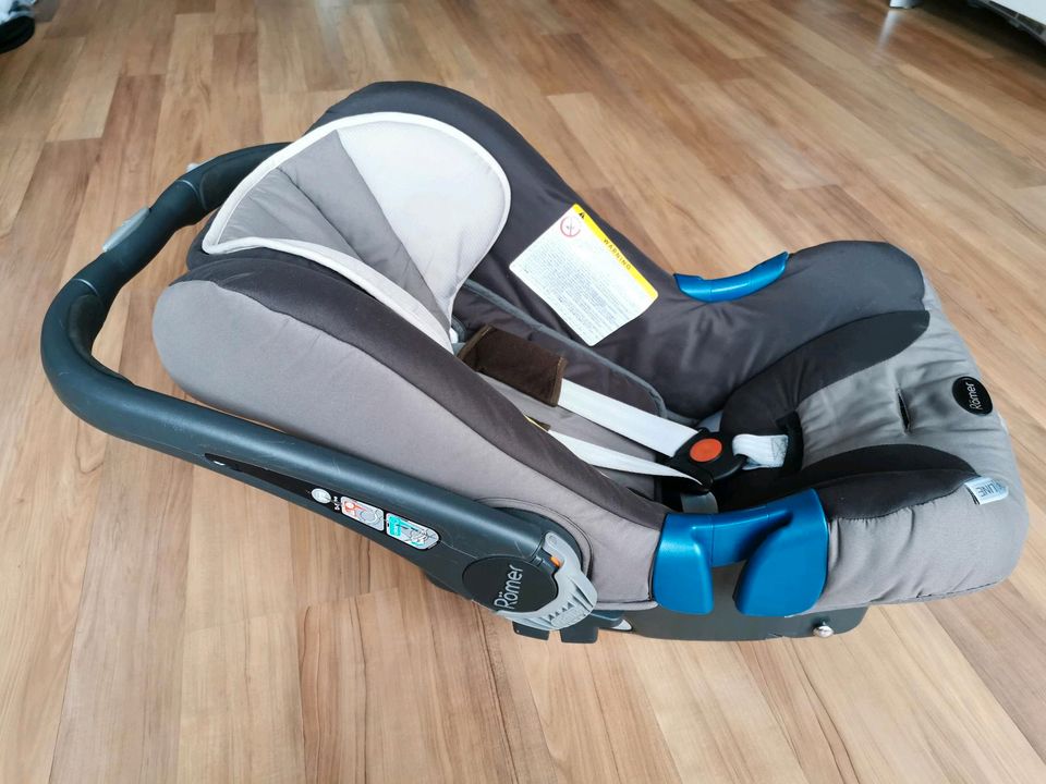 Babyschale mit Isofix Station von Römer, Kindersitz in Köln