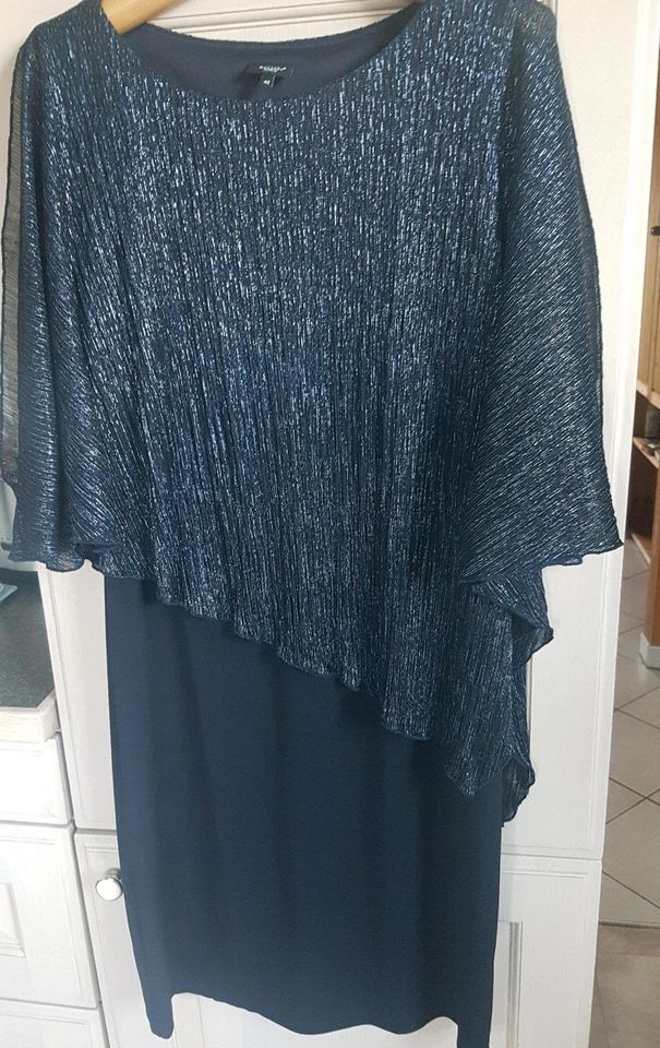 Damen Kleid festlich Gr.42 -46 blau in Niedenstein