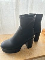 Plateau-Stiefel Boots schwarz mit Absatz Gr.37 Baden-Württemberg - Ludwigsburg Vorschau