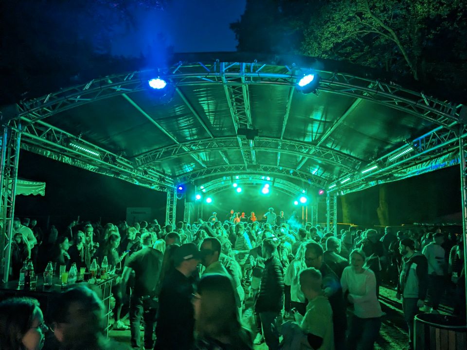 Traversendach Dach Traversen Open Air Tanzfläche Bühne Truss F34 in Bülstedt