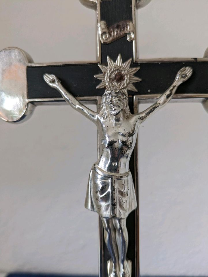 Standkreuz, Metallkreuz - Kruzifix mit Fuß - Sterbekreuz in Donaueschingen