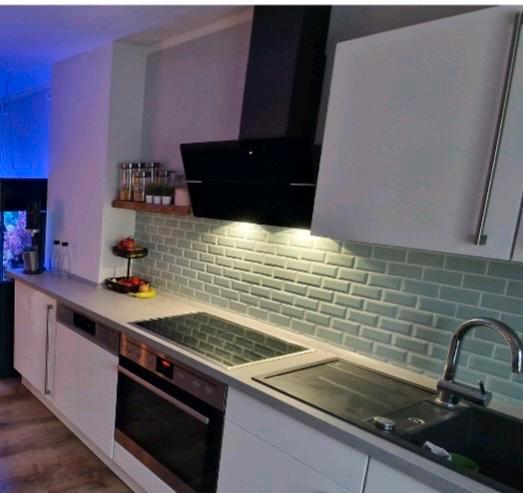 Nobilia Küche / AEG Elektrogeräte / Küchenzeile / Weiß Hochglanz in Köln