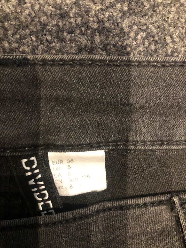 Kurze schwarze Jeanshose  jeans Hose Grösse 38 von H&M in Oer-Erkenschwick