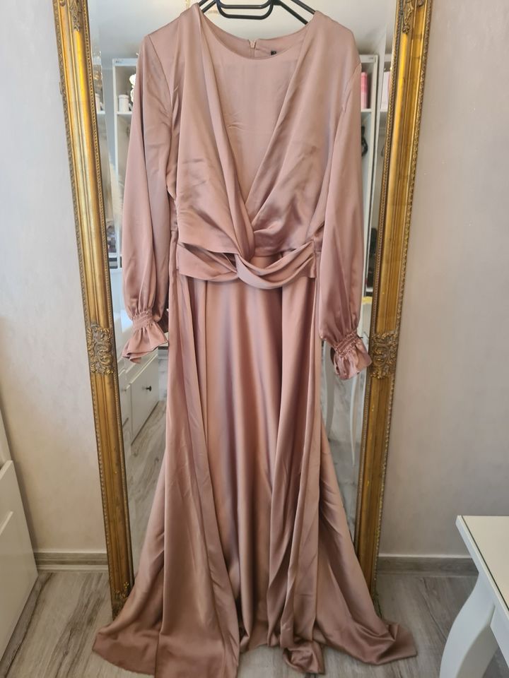 Satin Abendkleid beige Roségold in Bremen