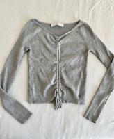 GUESS Sweatshirt leichter Pullover grau V-Ausschnitt Hessen - Marburg Vorschau