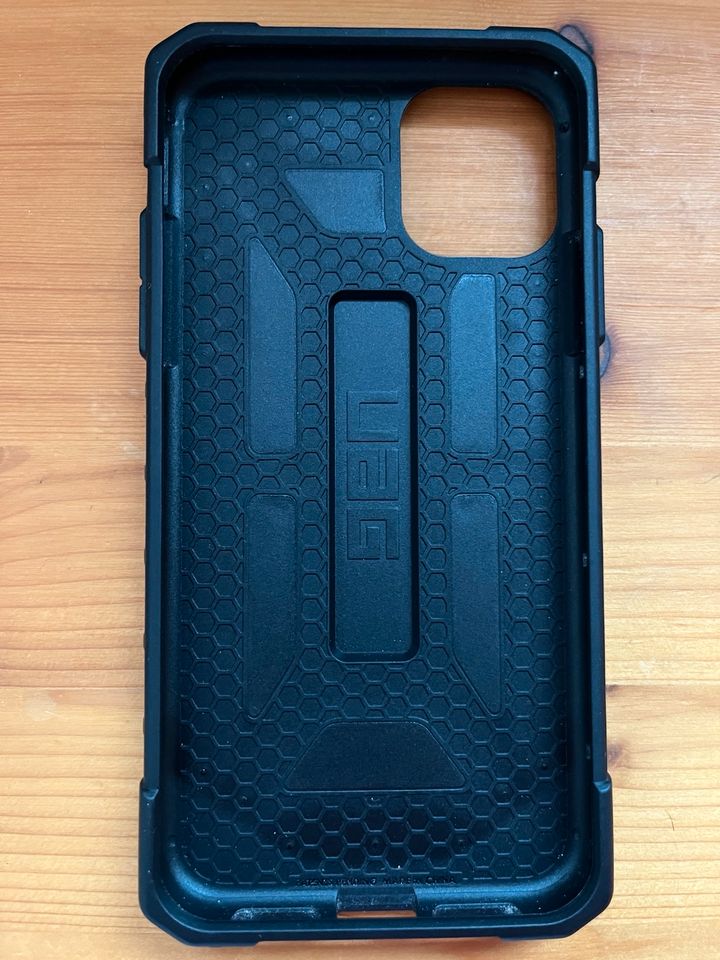 Handyhülle iPhone 11 schwarz von UAG (Urban Armor Gear) in Dormagen