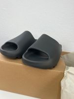 Adidas Yeezy Slide Größe 8 schwarz NEU Originalverpackt Stock Out Baden-Württemberg - Notzingen Vorschau