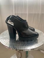 Coole Stiefletten mit Bindeelement von Zara Schuhliebhaber München - Laim Vorschau