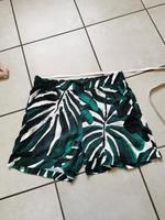 street one shorts Hose grün Blätter gr. 40, top Hannover - Bothfeld-Vahrenheide Vorschau