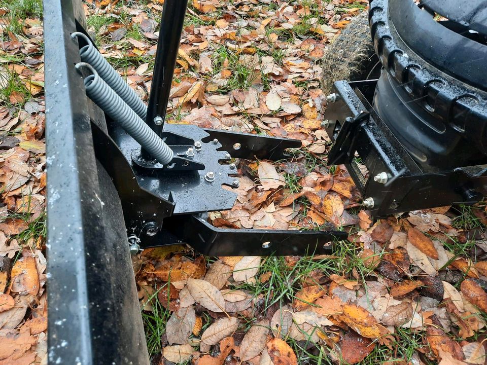 Schneeschieber und Schneeketten für Rasentraktor Schiebeschild in Dresden