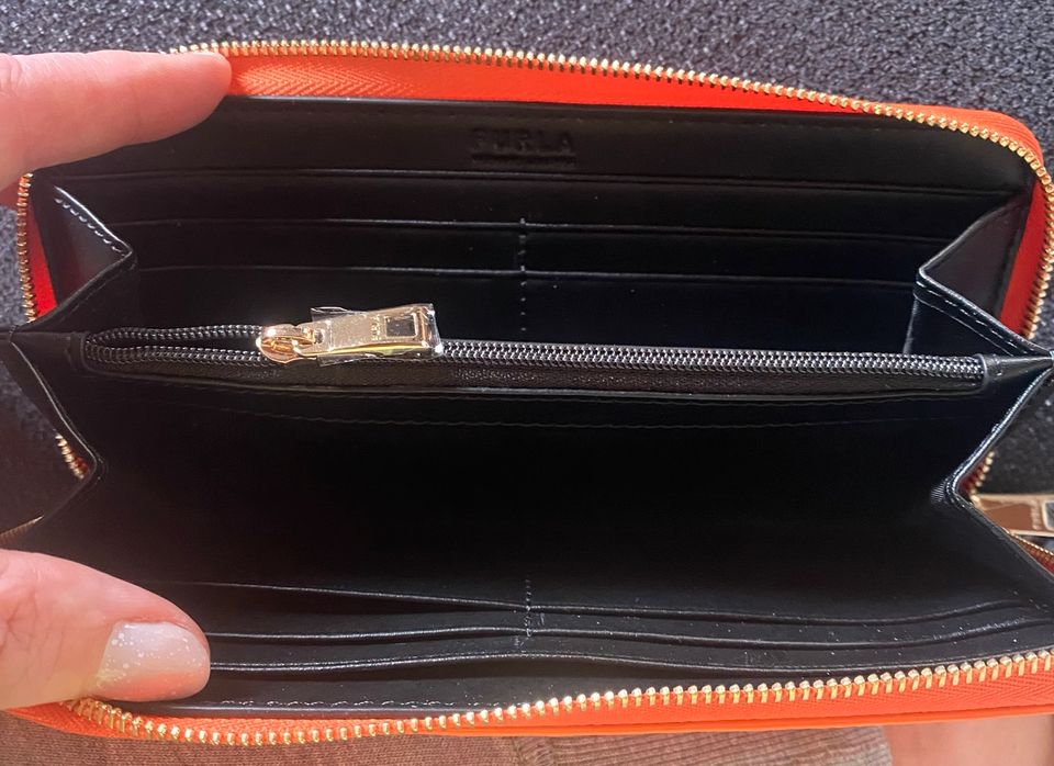 Original Furla Babylon XL ZIP Around Slim in Hennef (Sieg)