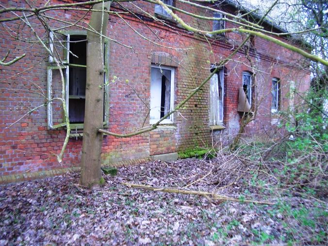 Bauernhaus  (Ruine) H2O-Grundst. evtl. für Selbstversorger + Wald in Rom (Mecklenburg)