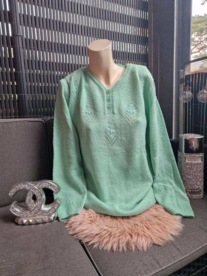 Damen Strickpullover grün Größe 36/38 (fällt größer aus) in Berlin
