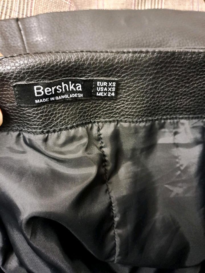 Damen Leder Rock BERSHKA in Spenge