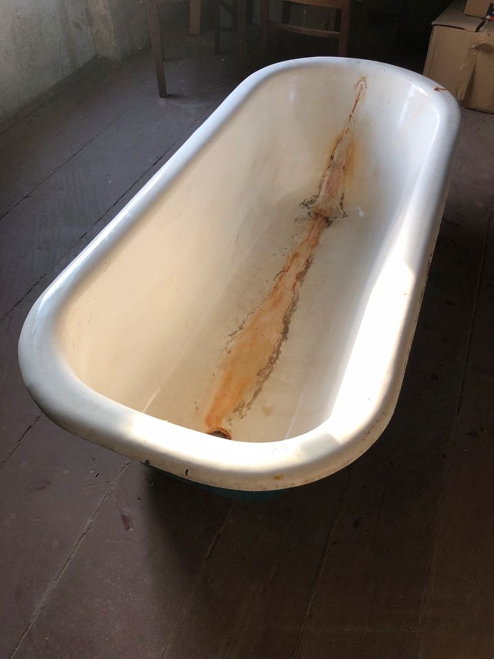 sehr alte Badewanne in Dörnitz