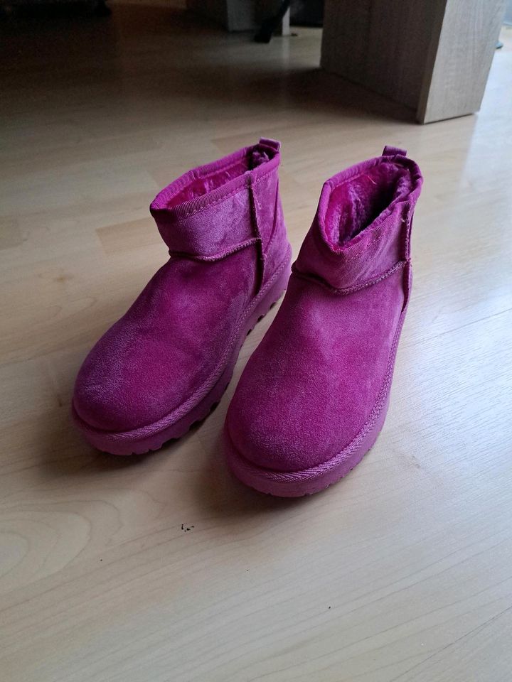 Damen Winter Boots Gr. 39 Beere in Siegen