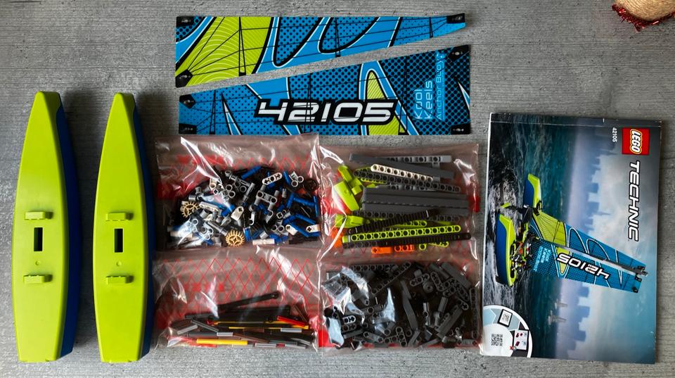 Lego Technic Katamaran 42105 Hubschrauber Boot 3-1 Set-komplett in Fulda