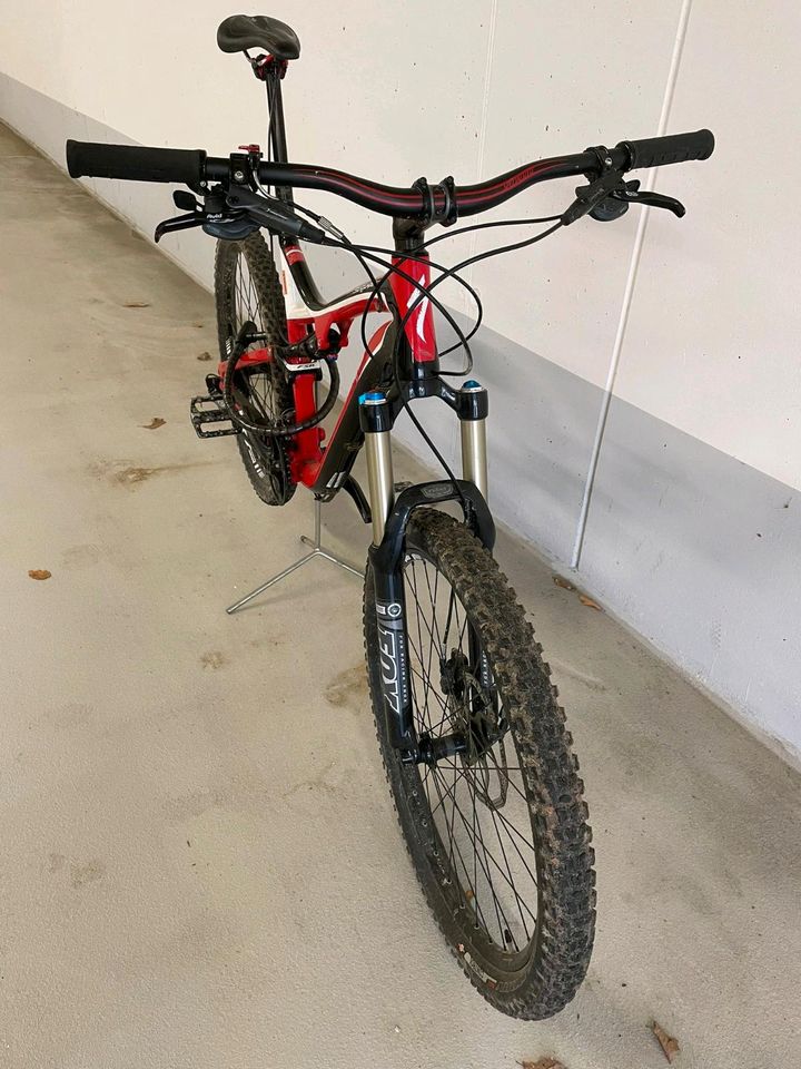 Specialized Stumpjumper FSR Comp Komplettbike Gr. L red/black/w in Friedrichsdorf