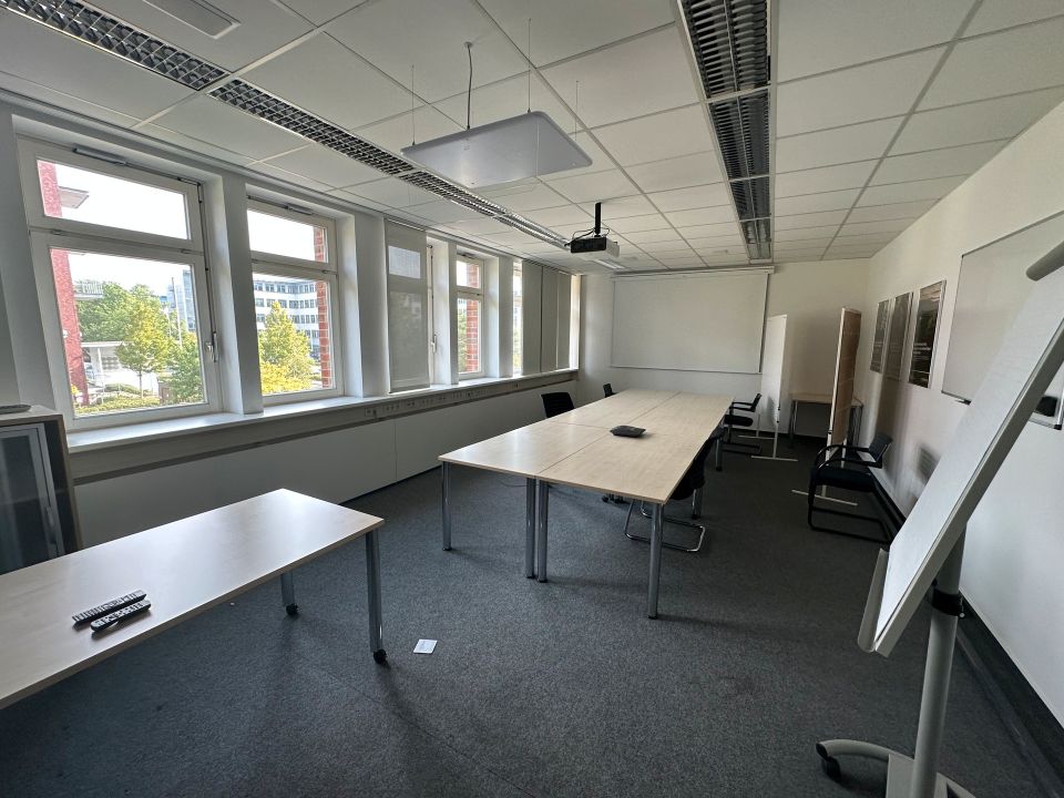 Repräsentative Büroflächen mit ausreichend PKW-Stellplätzen in Quickborn