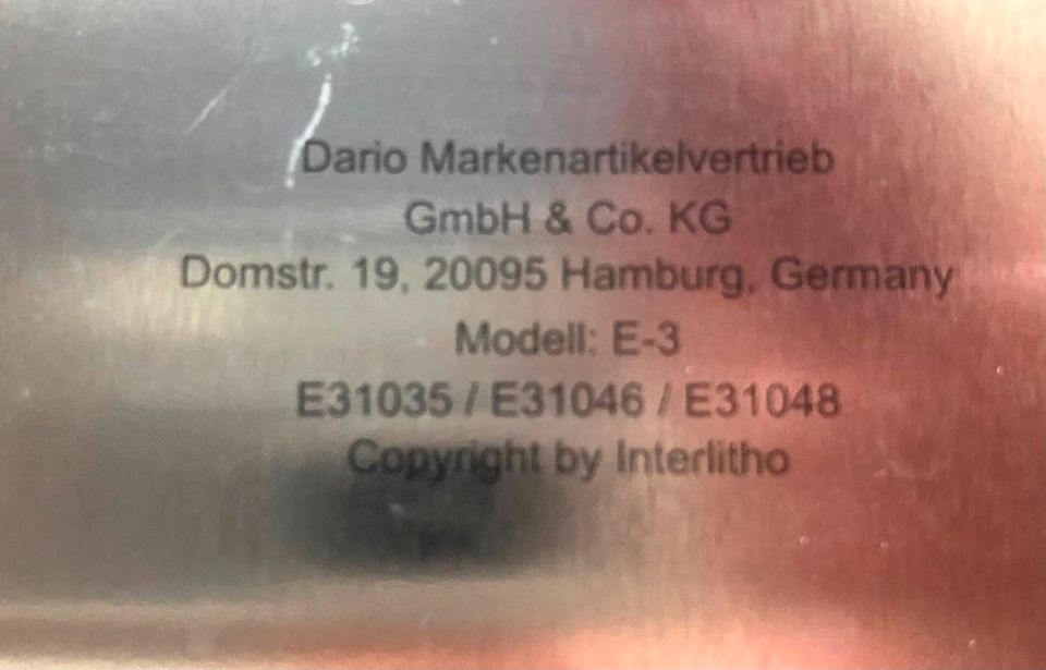 Weihnachts-Blechdose der Dario Markenartikelvertrieb GmbH & Co. K in Uhldingen-Mühlhofen