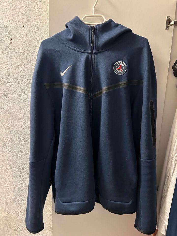 Psg Nike tech fleece XL/XXL in Köln