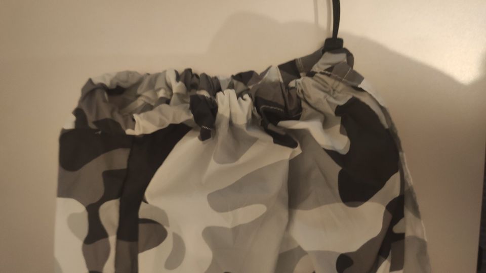 rains leichte camouflage Hose S neu in Saarbrücken