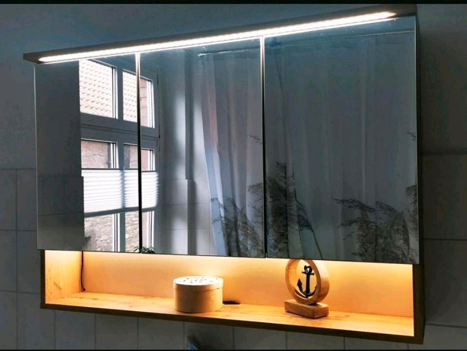 2x Badschränke wie neu mit LED Beleuchtung in Wernigerode
