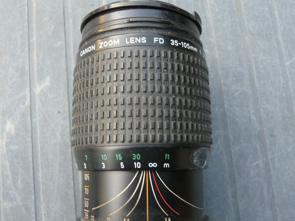 Analoge Spiegelreflex Canon AV-1 mit Blitzgerät und Objektiv, geb in Hatten