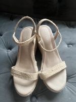 Sandalen Keilabsatz beige 36 Baden-Württemberg - Munderkingen Vorschau