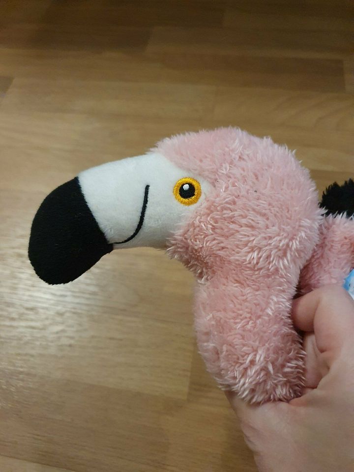 Plüschtier Kuscheltier Flamingo Paloma Pink Ferrero Kinder Maxi in  Sachsen-Anhalt - Halle | Kuscheltiere günstig kaufen, gebraucht oder neu |  eBay Kleinanzeigen ist jetzt Kleinanzeigen