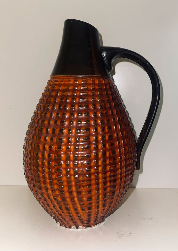 Weinkelch Vase Schwarz Braun mit Rillenmuster in Düsseldorf