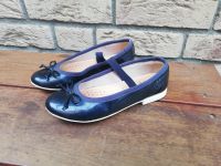 Geox Mädchen Ballerinas Gr. 32 Lack Schuhe Dunkelbau Nordrhein-Westfalen - Niederkassel Vorschau