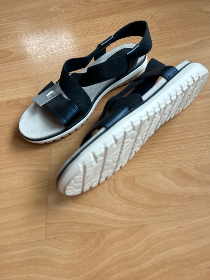 Sommer Sandalen in Lage