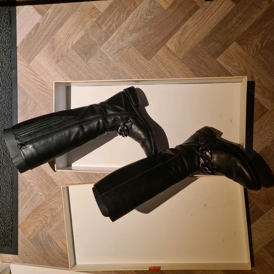 HÖGL Damen Schaft Stiefel schwarz Kette silber Lederstiefel in Berlin
