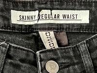 schwarze wenig getragene Jeans H&M in Gr 38 regular waist skinny Brandenburg - Großbeeren Vorschau