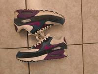 Nike Schuhe Damen weiß lila blau 39 Niedersachsen - Dissen am Teutoburger Wald Vorschau