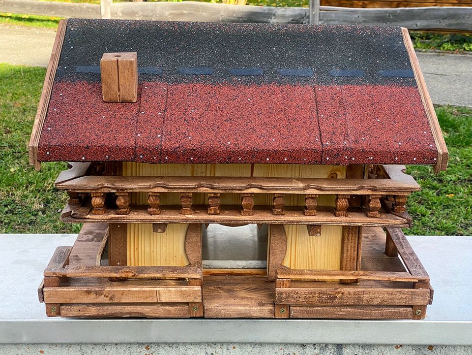 XXL Vogelhaus Vogelhäuschen Vogelvilla Futterhaus - Handarbeit in Penzberg