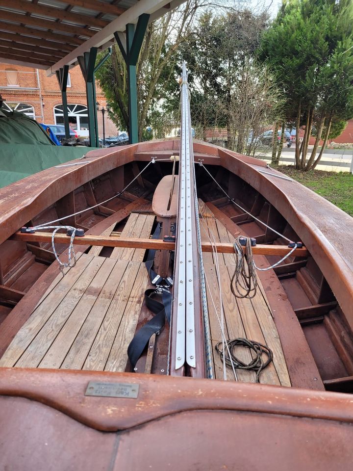 Segeljolle "Pirat" mit Straßentrailer und Zubehör in Plön 