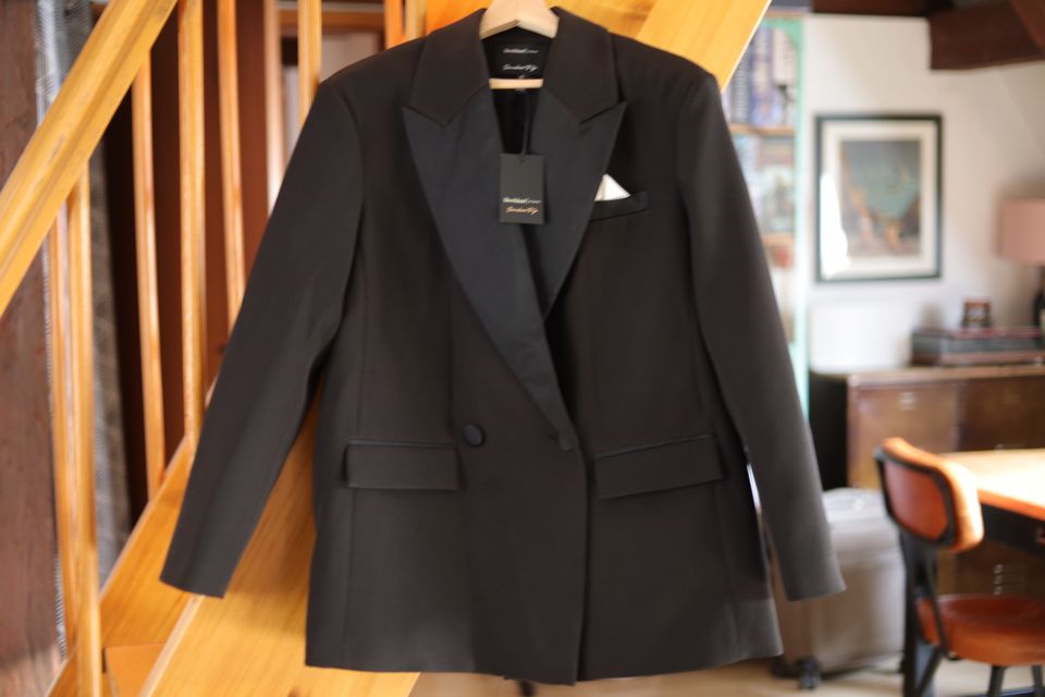 Black Pocket Square Tuxedo Jacket in Tübingen