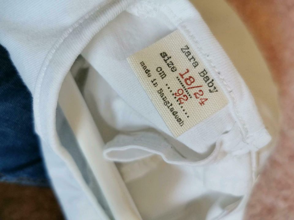 Shirt weiß mit Tüllschleife Größe 92 Zara in Starsiedel