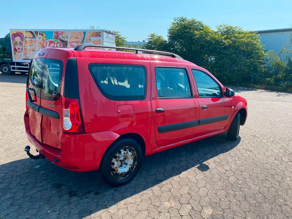 Dacia Logan 1,6er Benzin mit Heckschaden Zu Verkaufen in Braunschweig